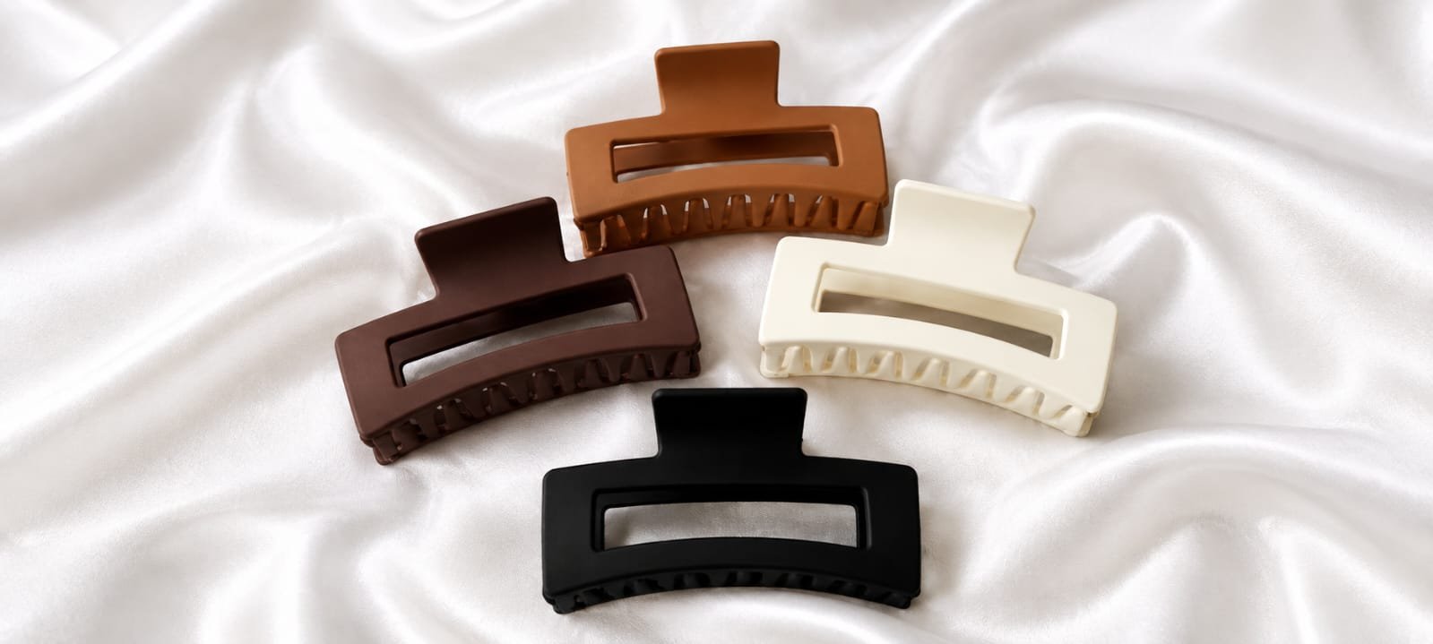 How to Put Your Hair in a Claw Clip: Step-by-Step for Every Hair Length 2 Elegant large claw clip suitable for a twisted bun